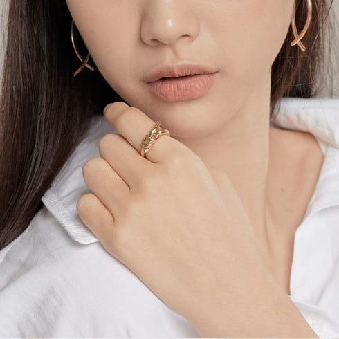 Bolt knot open ring